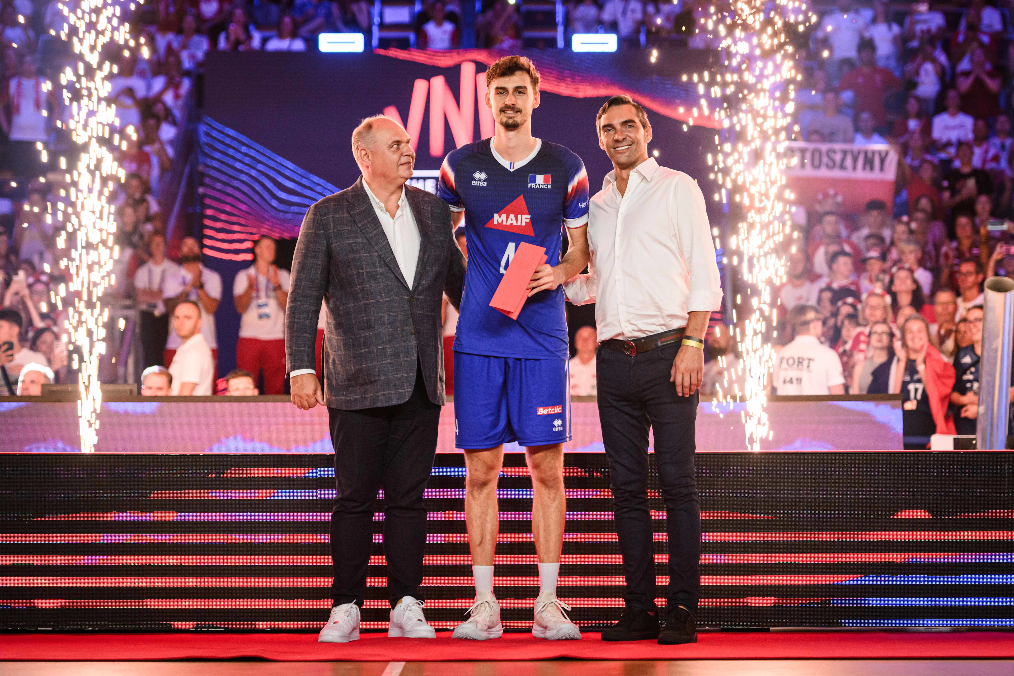 奥地利队完胜波兰队，奥恰洛夫带队取胜