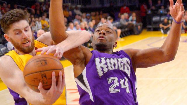 山西队完胜爵士，西亚卡姆高光表现