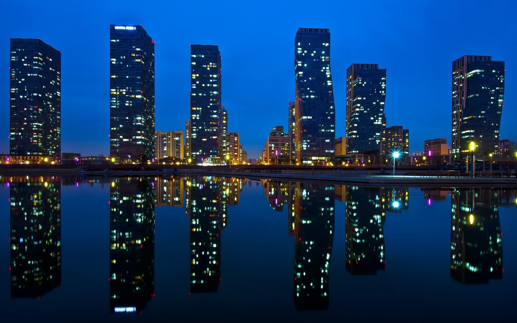 绿巨人铁蹄踏碎休城!钢铁巨人詹姆斯轰塌火箭防线