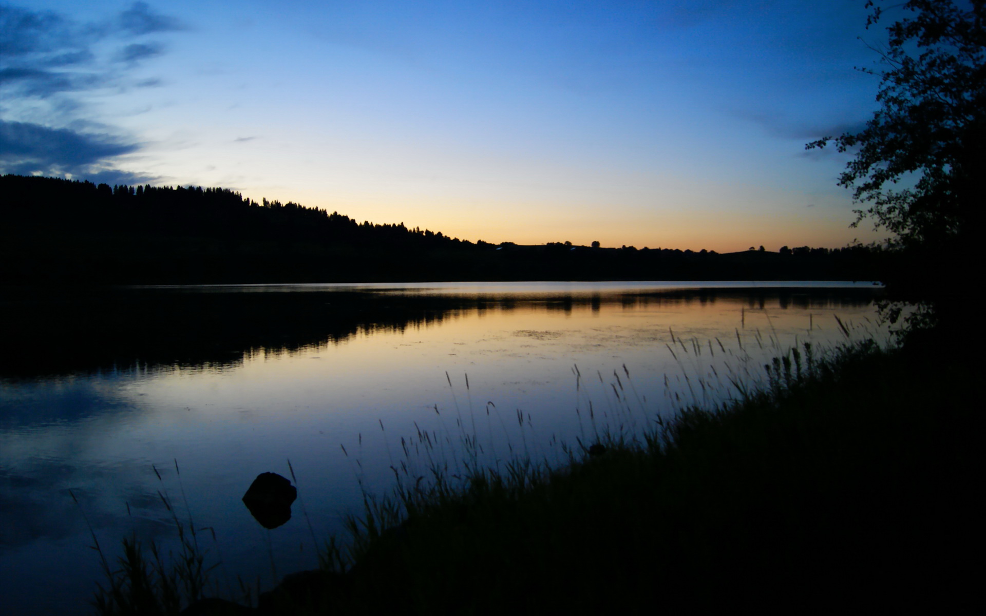铁血长城跨洋筑，辽宁队窒息防守锁死马刺，霍勒迪临危闪耀定乾坤