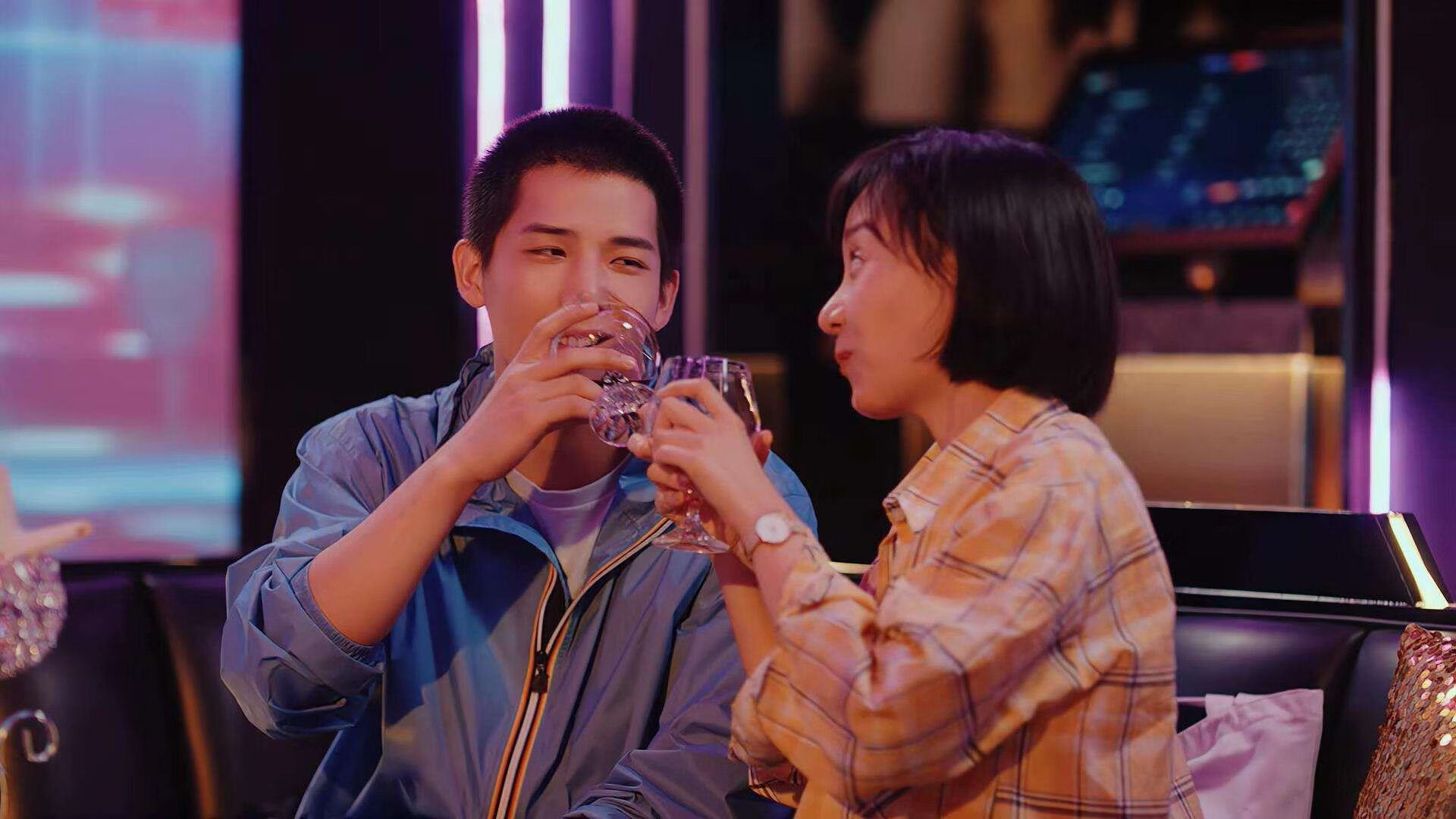 阿克统治全场，曼城击溃切尔西！委内瑞拉前锋失误葬送蓝军争冠希望