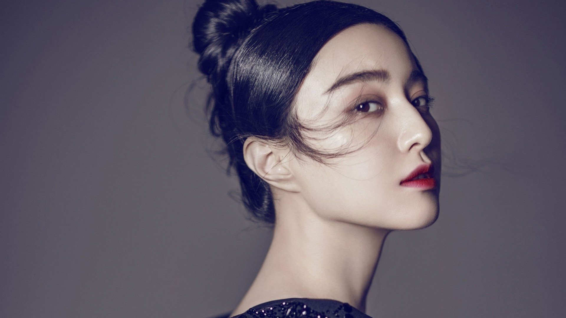 玻利维亚高原魔法对阵德甲钢铁洪流—皮克一记惊世倒钩，让足球跨越山海